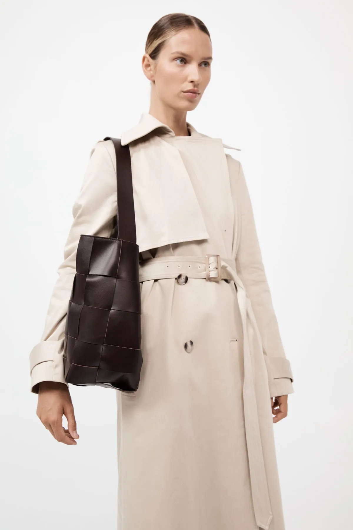 St Agni | Woven Large Tote - Chocolate sold by Sister & Co product image thumbnail 4