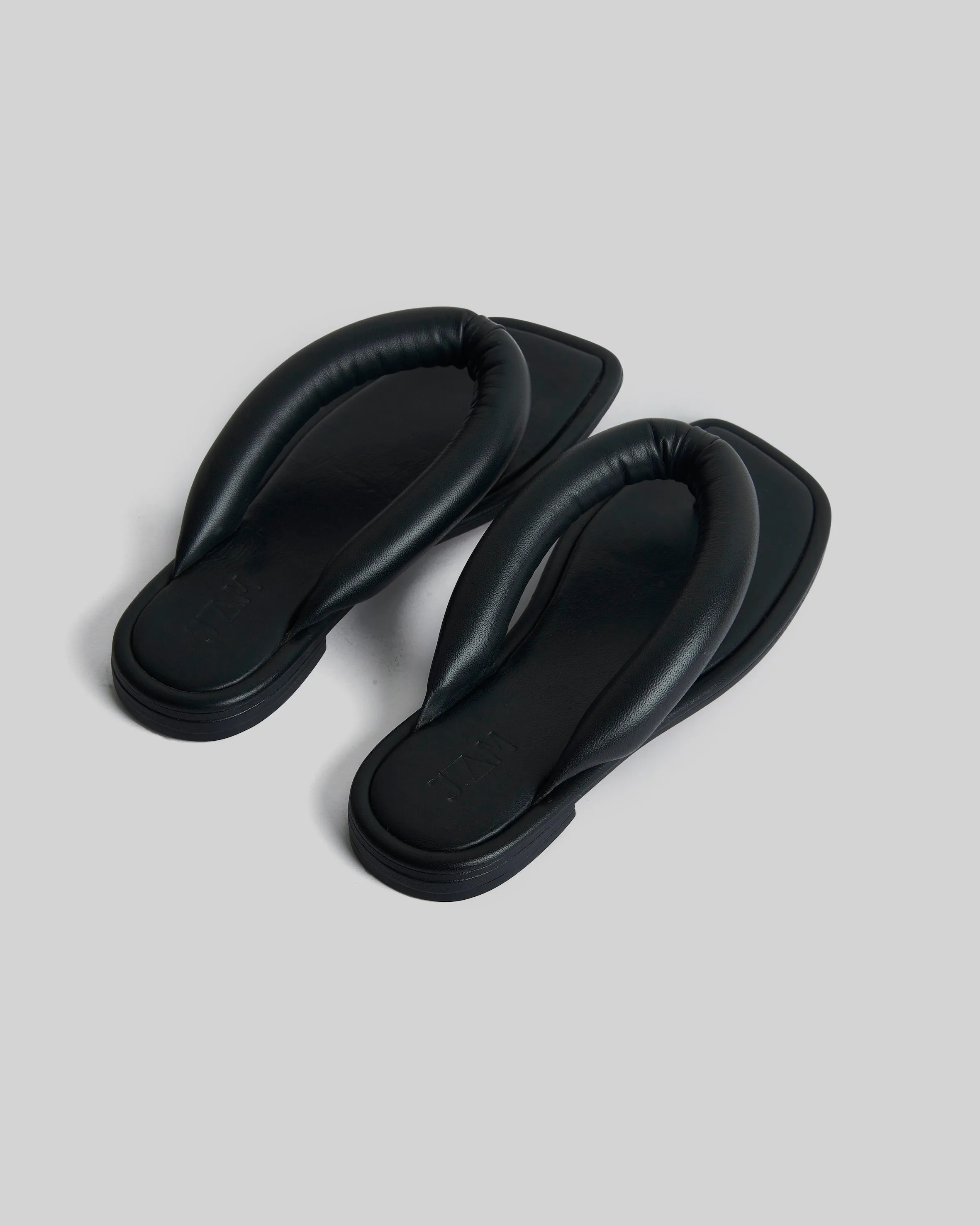 JVAM | Patrick - Black sold by Sister & Co product image thumbnail 3
