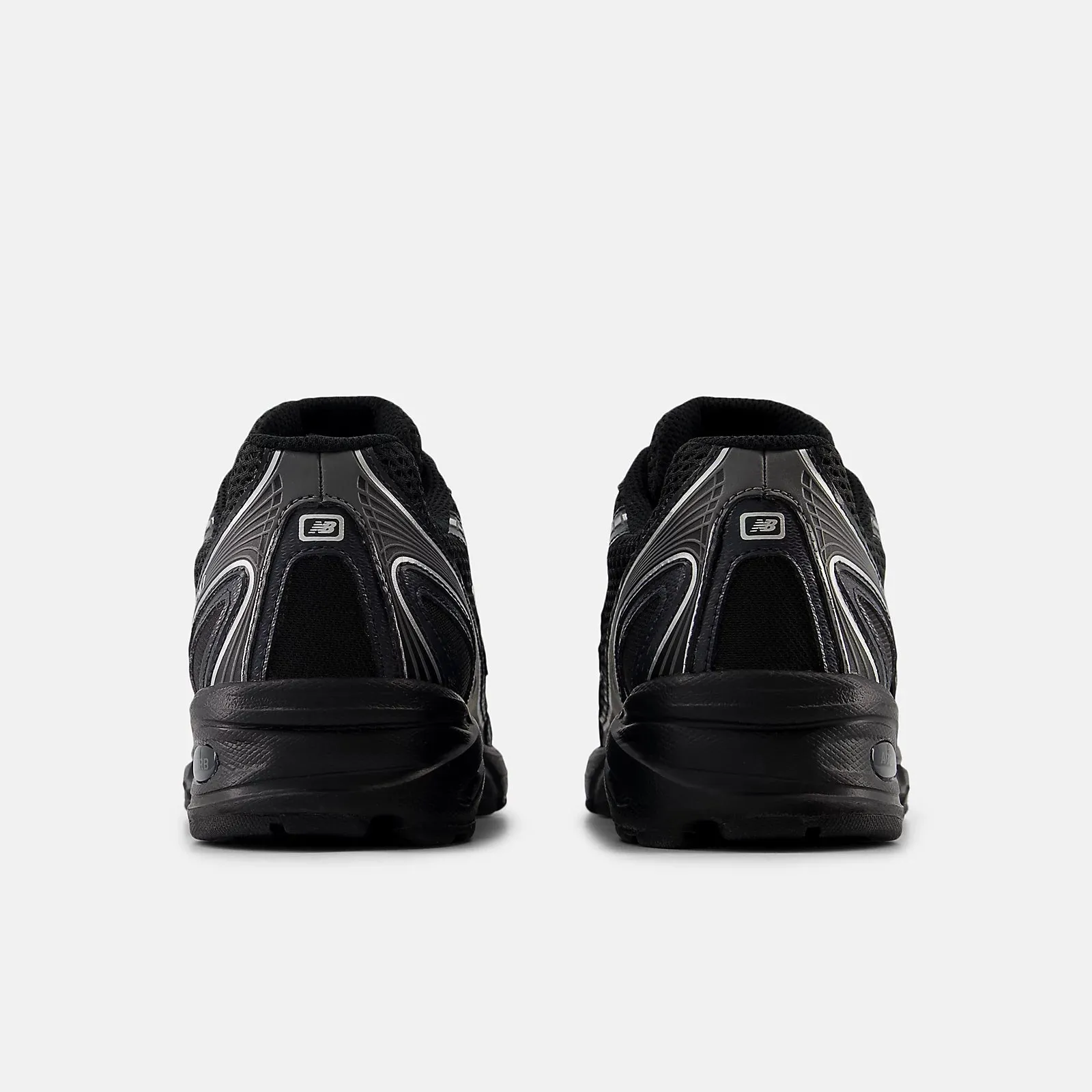 New Balance | U740BM2 sold by Sisters & Co product image thumbnail 5