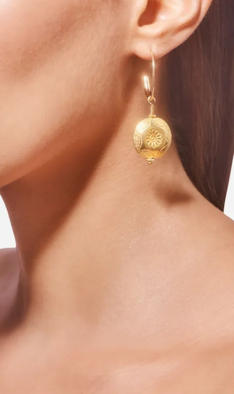 Tityaravy | Aravinda Earrings 002 - Gold / Ruby made by Sisters & Co