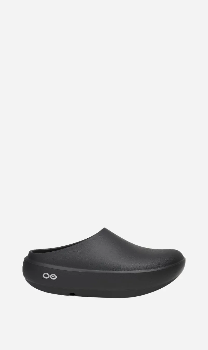 OOFOS | OOcloog Plus - Black sold by Sisters & Co