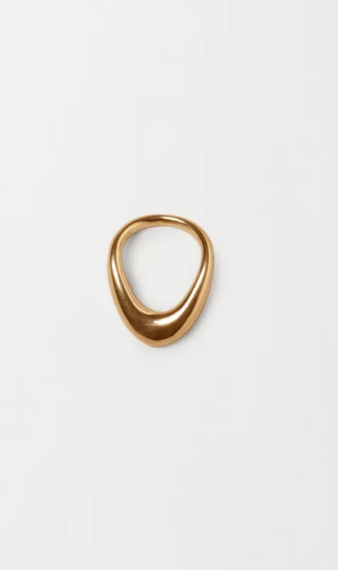 Jasmin Sparrow | Curve Ring - Gold sold by Sisters & Co