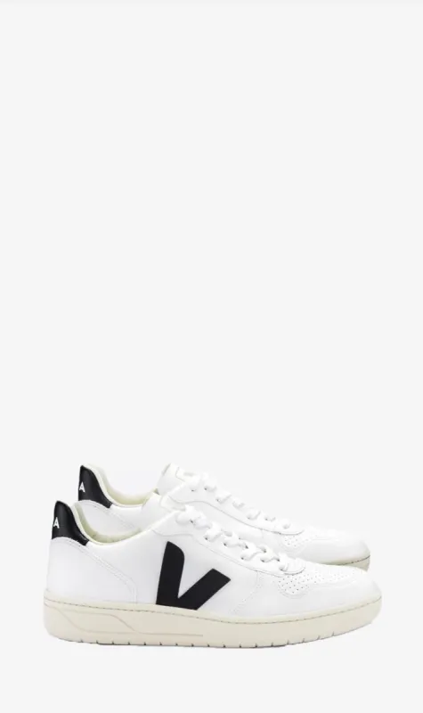 Veja | V-10 CWL - White/Black sold by Sister & Co