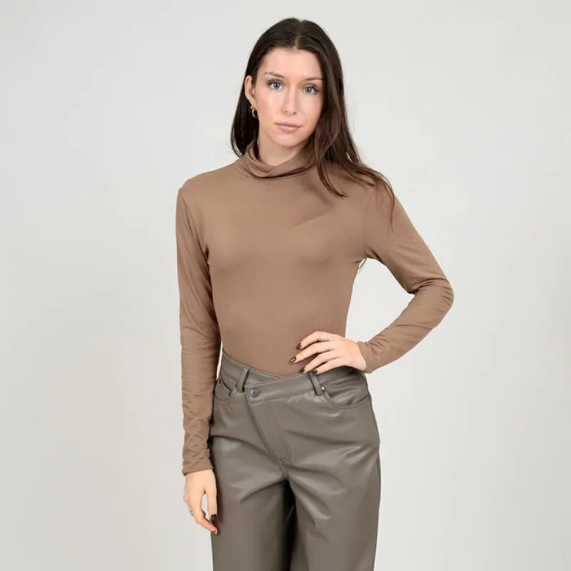 Sarah T Neck | Walnut sold by Bella Chic