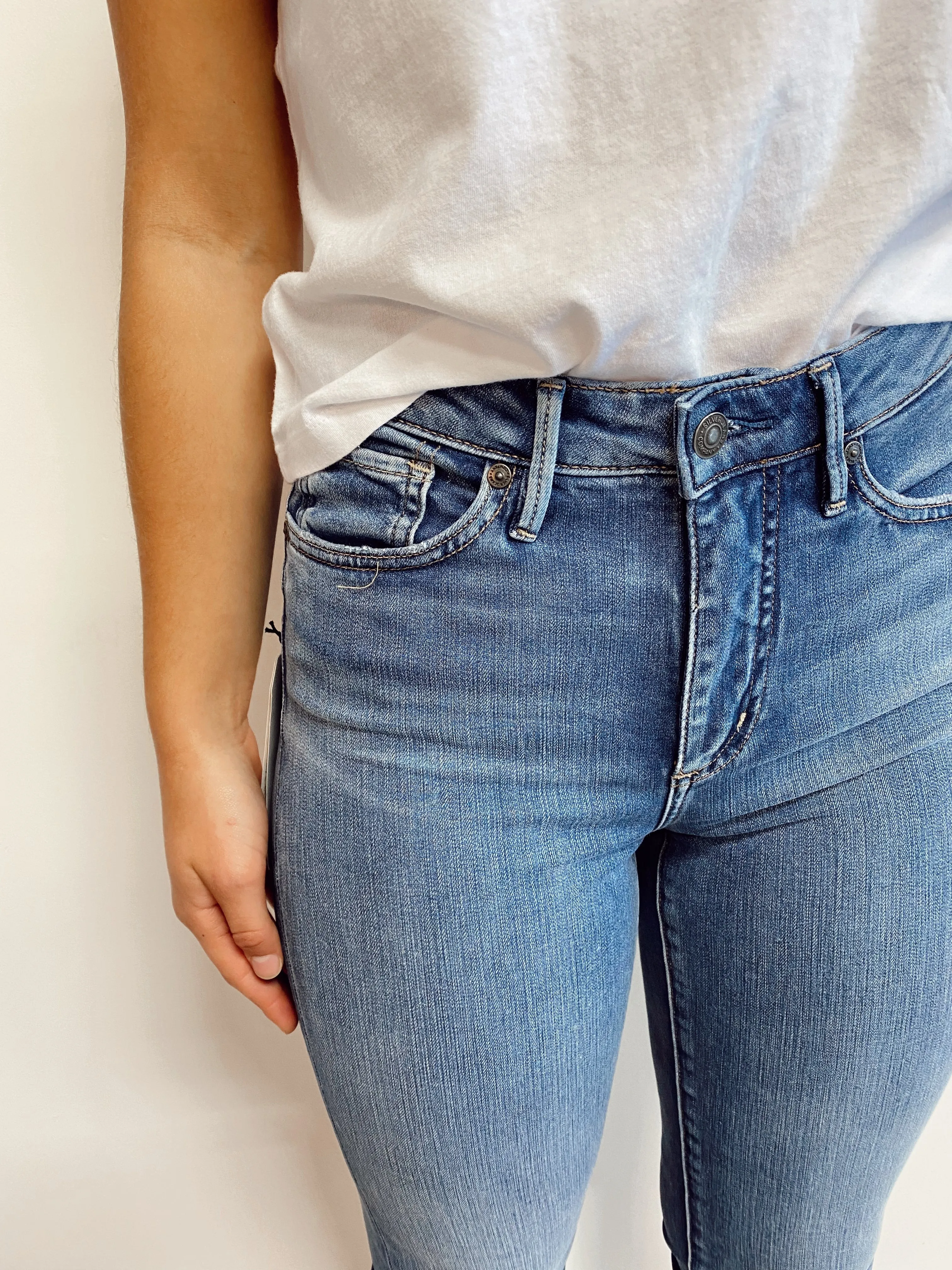 Isbister Slim Leg Jean | Archetype sold by Bella Chic product image thumbnail 4