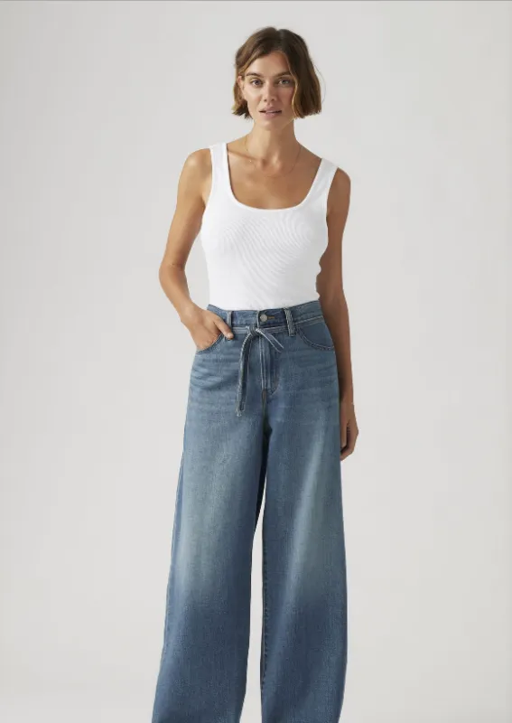 XL Straight Jeans sold by Bella Chic