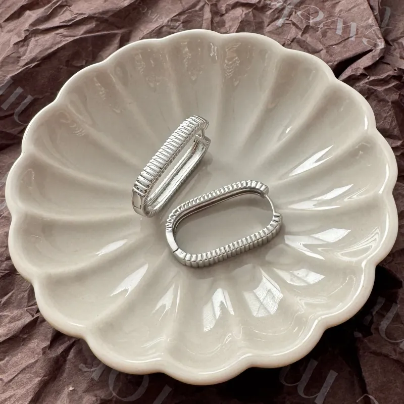 Large Ray Ribbed 2.0 Earrings | Silver made by Bella Chic