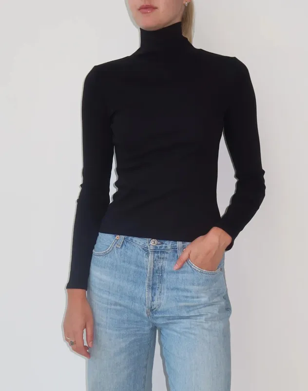 Ribbed Turtleneck | Black made by Brunette The Label