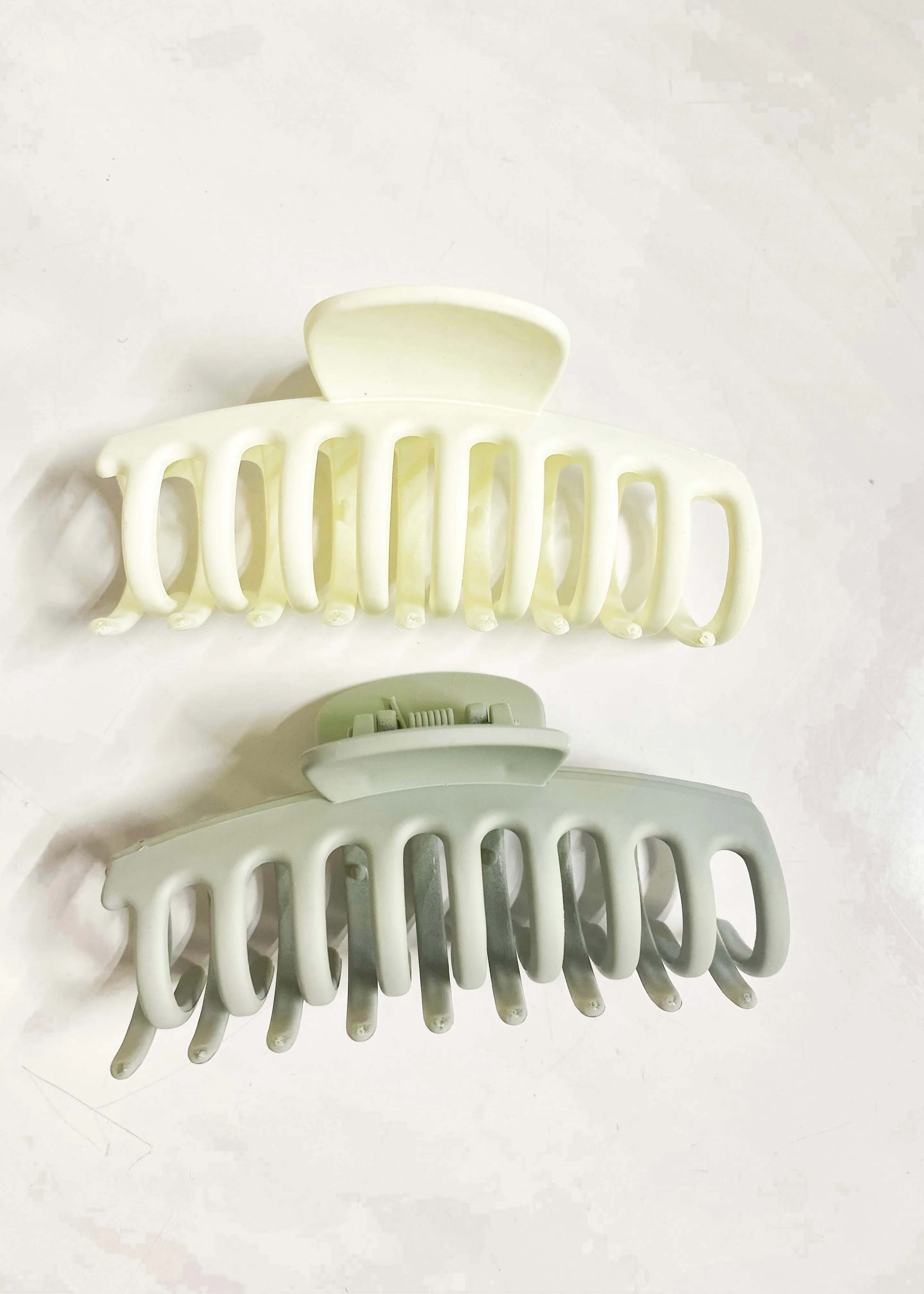 Claw Clip | Small Curved sold by Bella Chic product image thumbnail 2