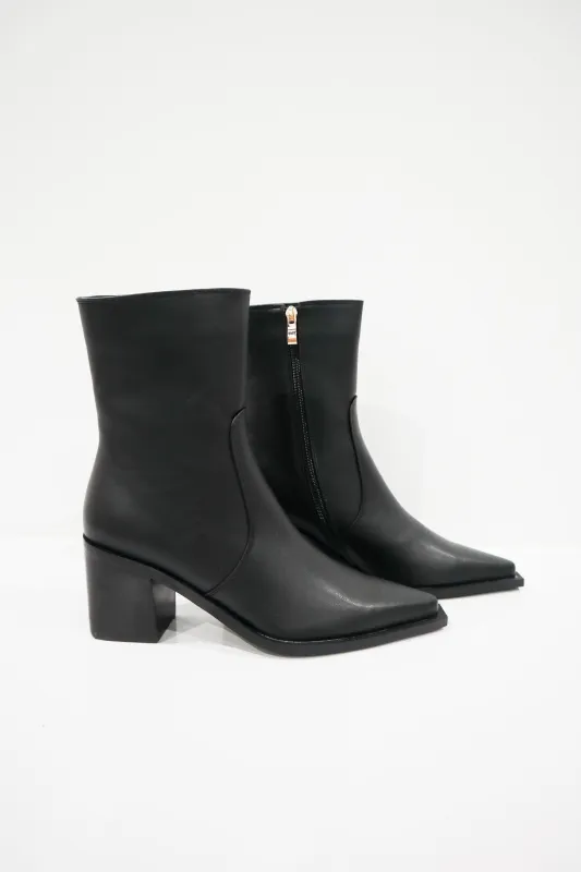 Lynden Boot | Black sold by Bella Chic