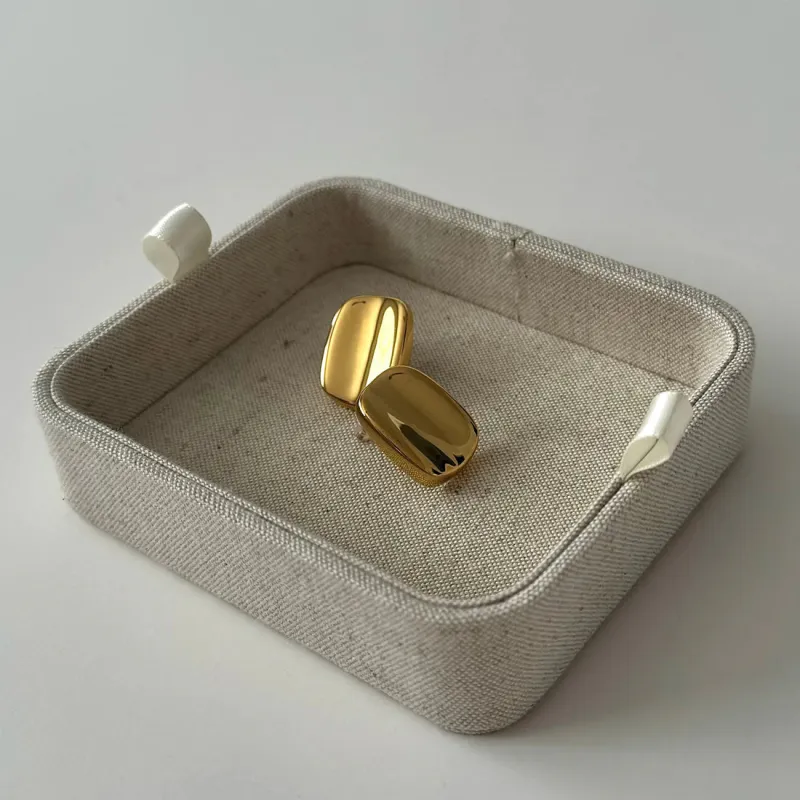 Mirror Earrings | Gold made by Bella Chic