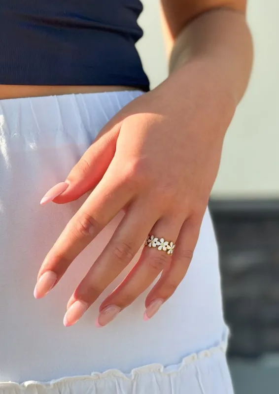 Daisy Chain Ring | Gold sold by Bella Chic