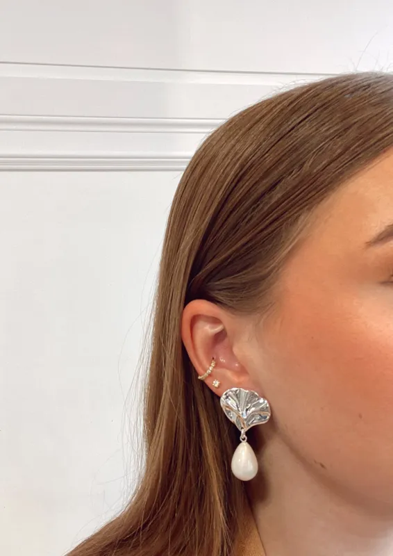 Camelia Drop Pearl Earring | Silver sold by Bella Chic