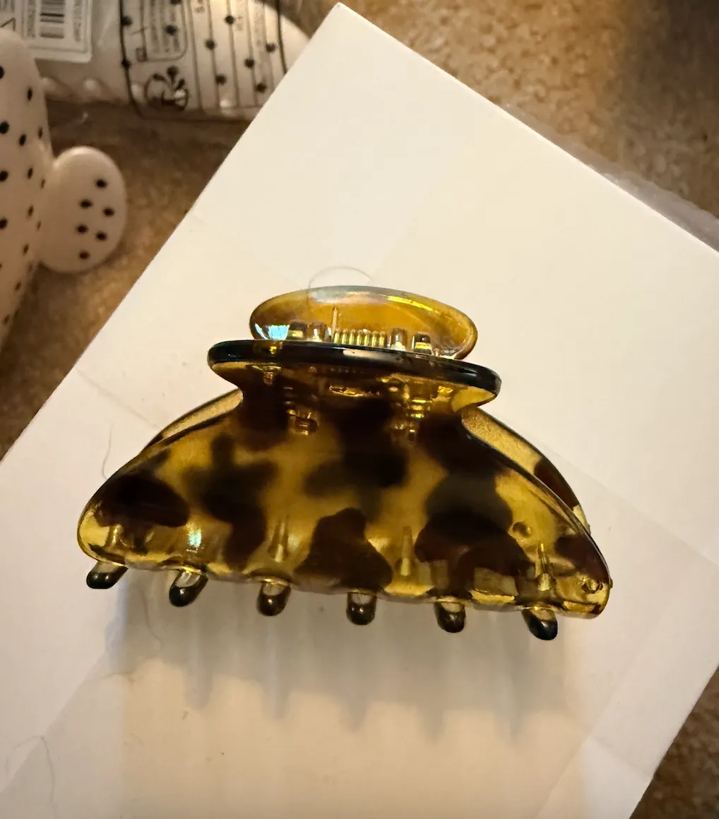 Pullback Claw Clip sold by Bella Chic product image thumbnail 3