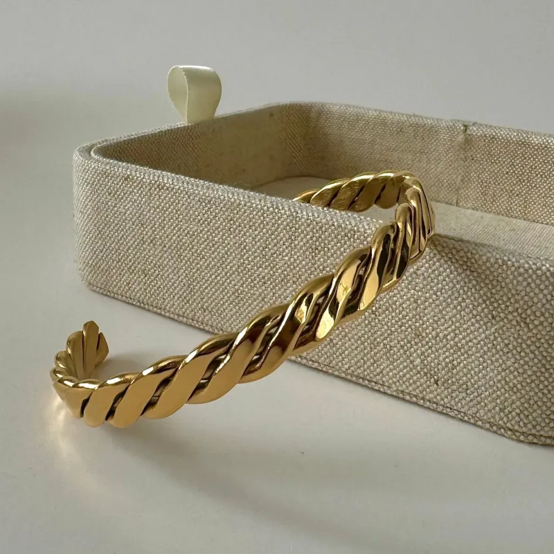 Wave Cuff Bracelet | Gold made by Bella Chic