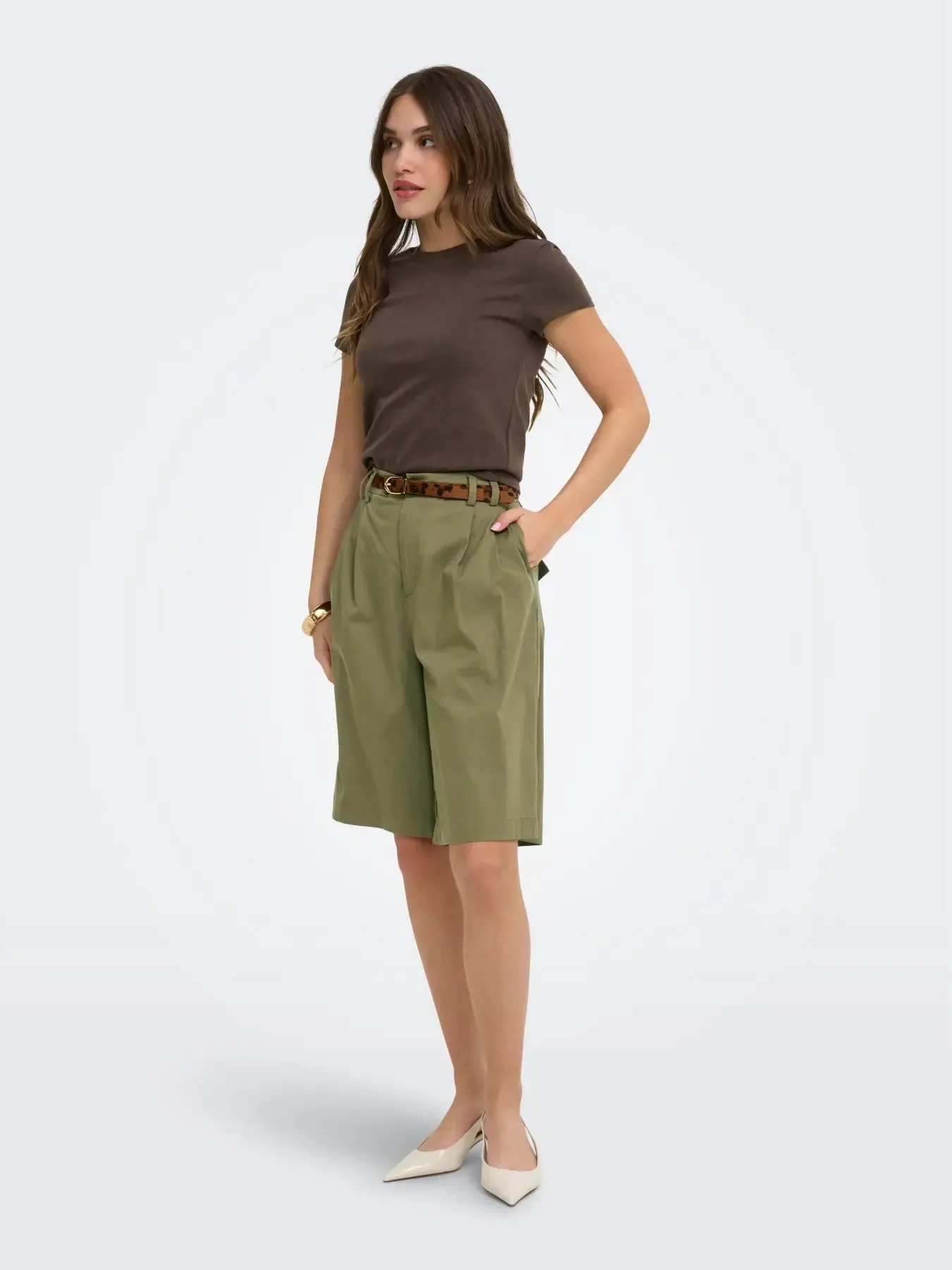 Superior Crewneck Tee | Bracken sold by Bella Chic product image thumbnail 3