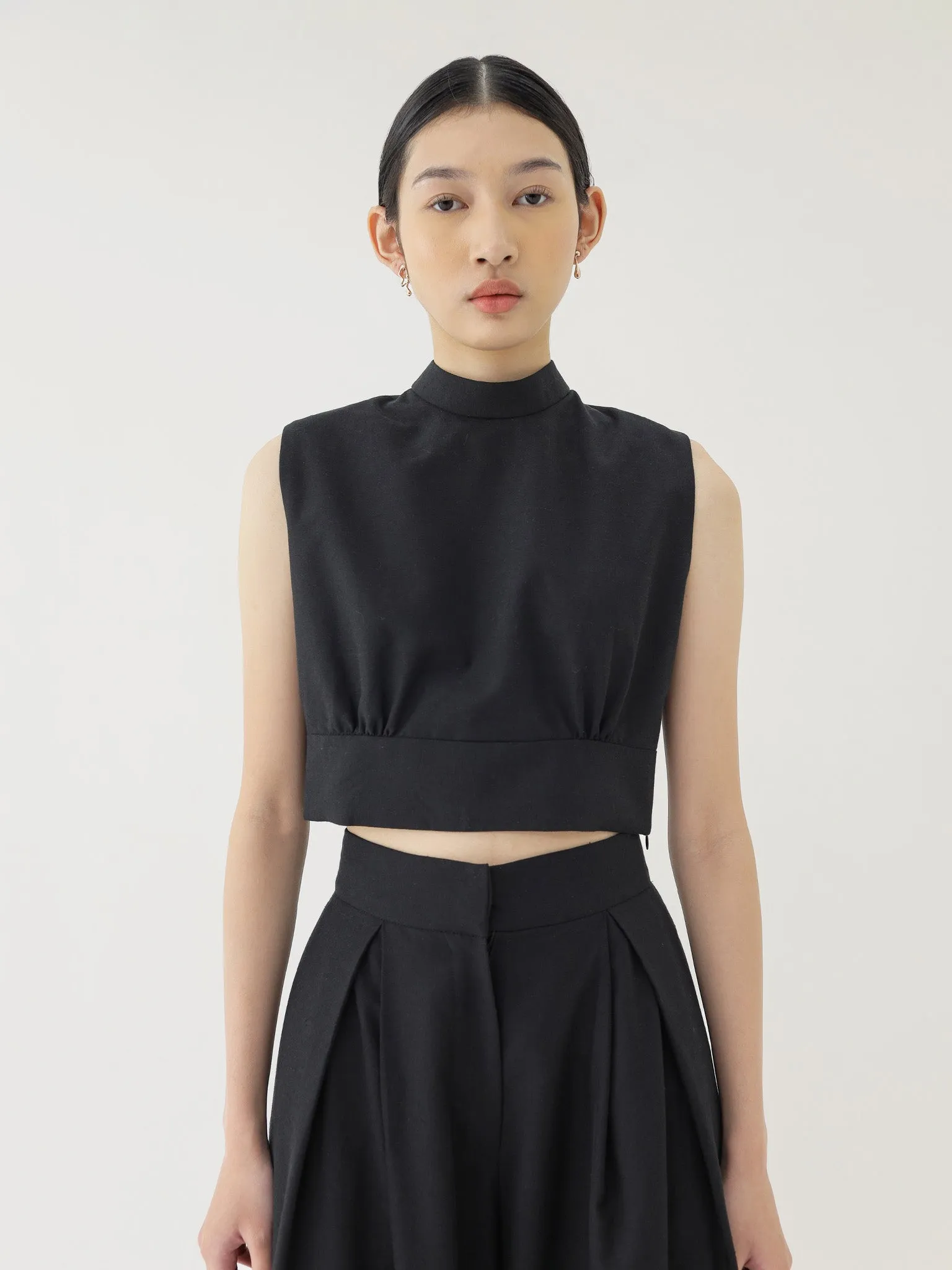 π³ LINEN CROP TOP IN BLACK sold by BLZR.ID product image thumbnail 2