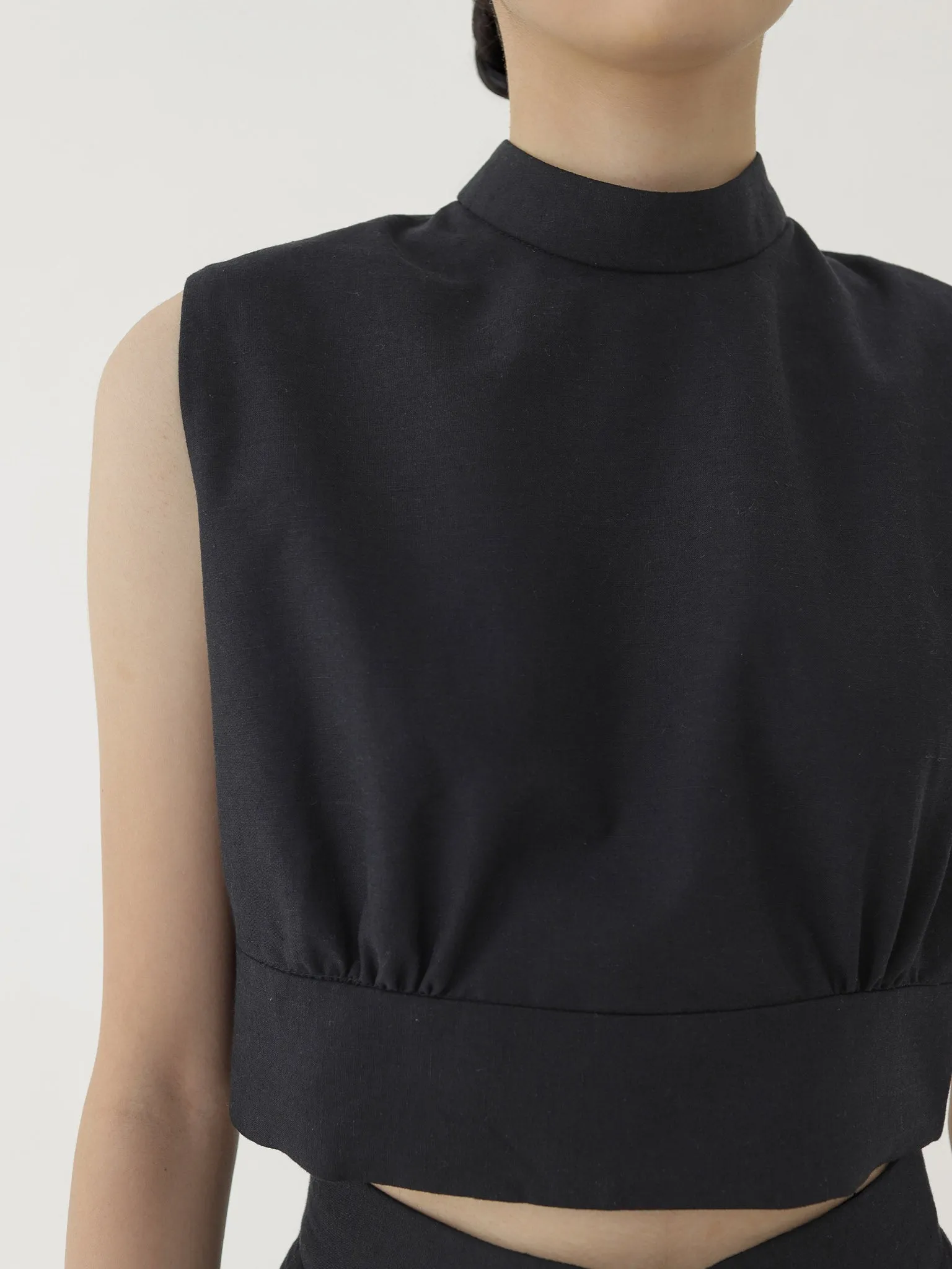 π³ LINEN CROP TOP IN BLACK sold by BLZR.ID product image thumbnail 5