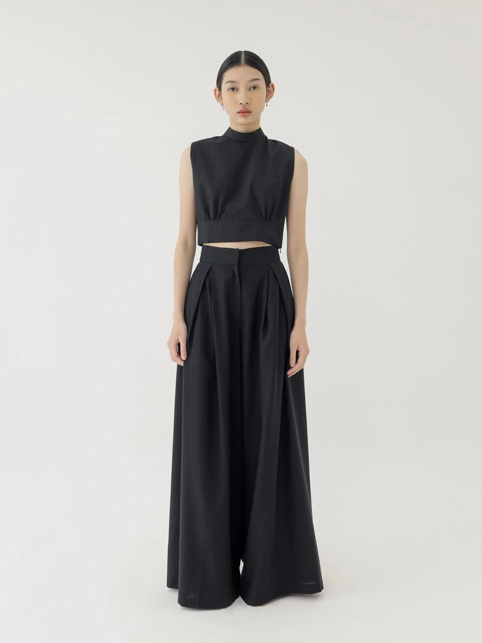 π³ LINEN CROP TOP IN BLACK sold by BLZR.ID