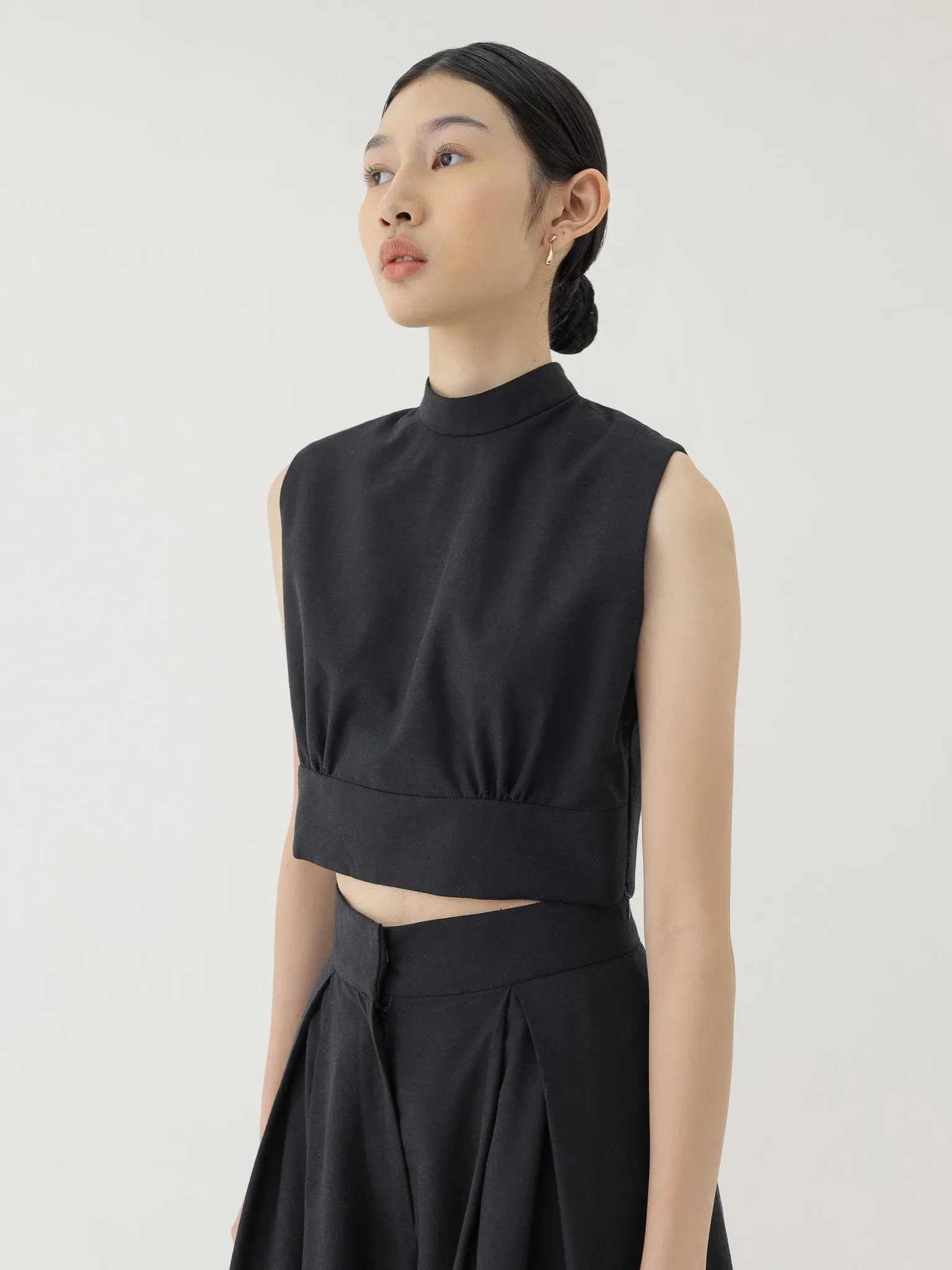 π³ LINEN CROP TOP IN BLACK sold by BLZR.ID product image thumbnail 3