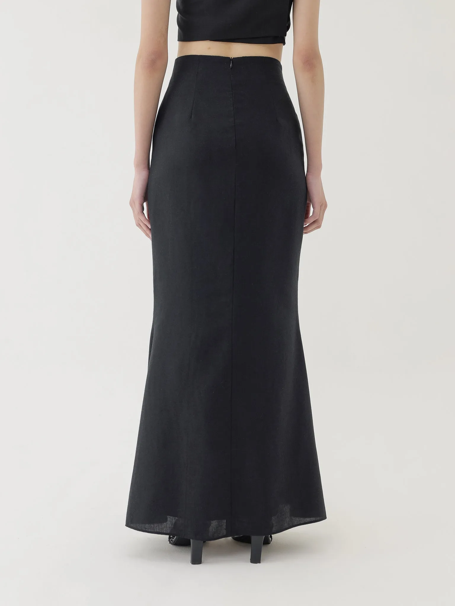 🌳 LINEN MERMAID SKIRT IN BLACK sold by BLZR.ID product image thumbnail 4
