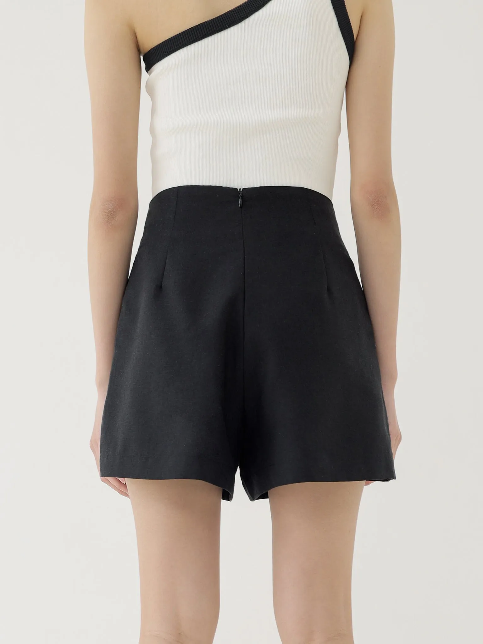 🌳 LINEN SHORTS IN BLACK sold by BLZR.ID product image thumbnail 4