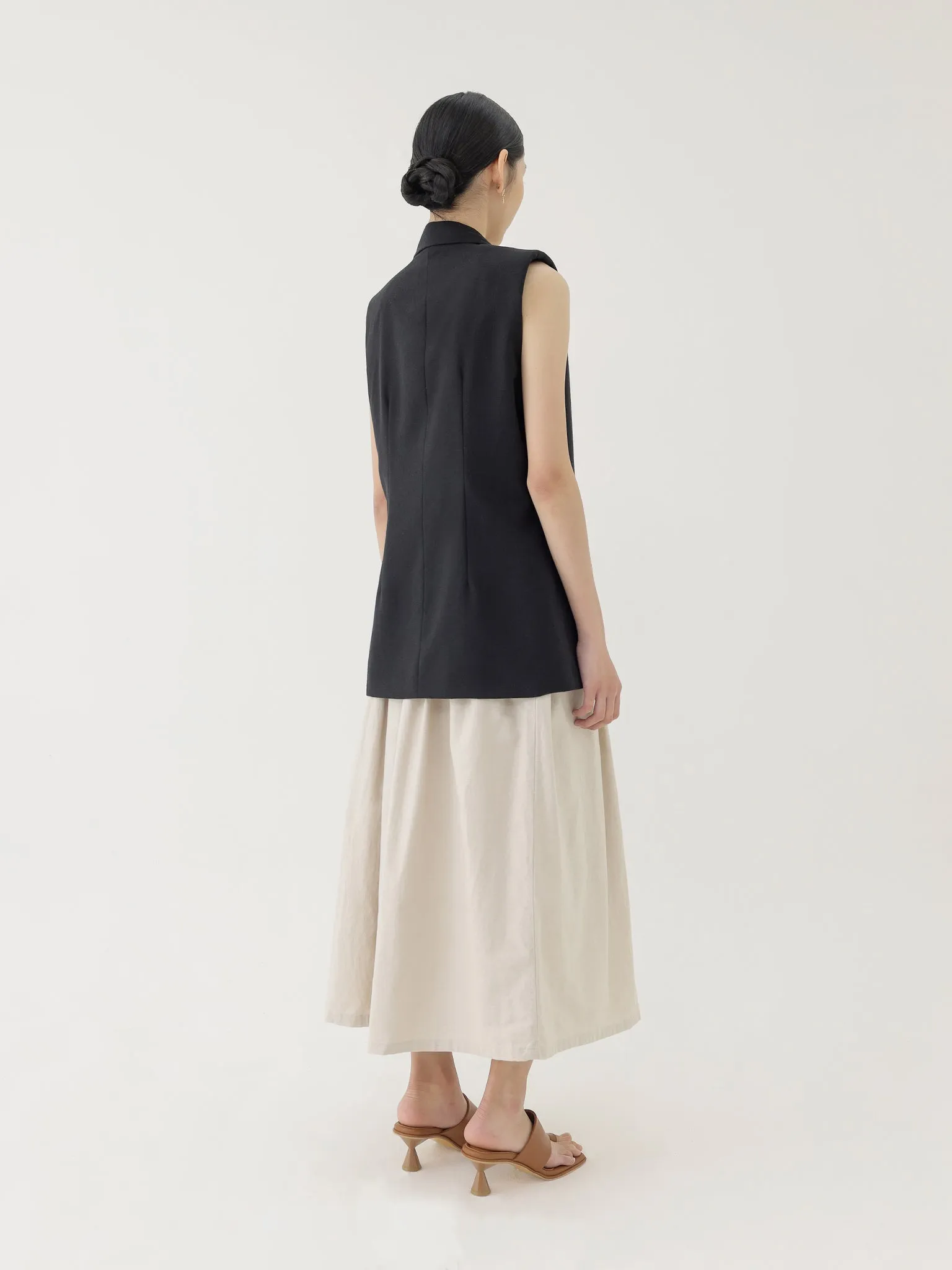 🌳 LINEN OVERSIZED VEST IN BLACK sold by BLZR.ID product image thumbnail 4