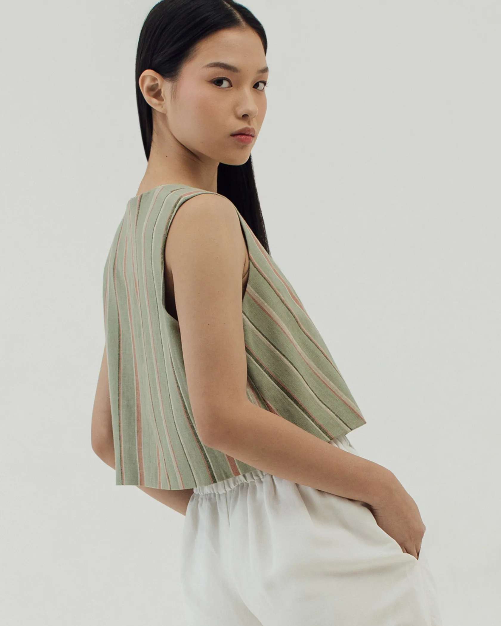 YURI SAGE LINEN VEST sold by BLZR.ID product image thumbnail 4