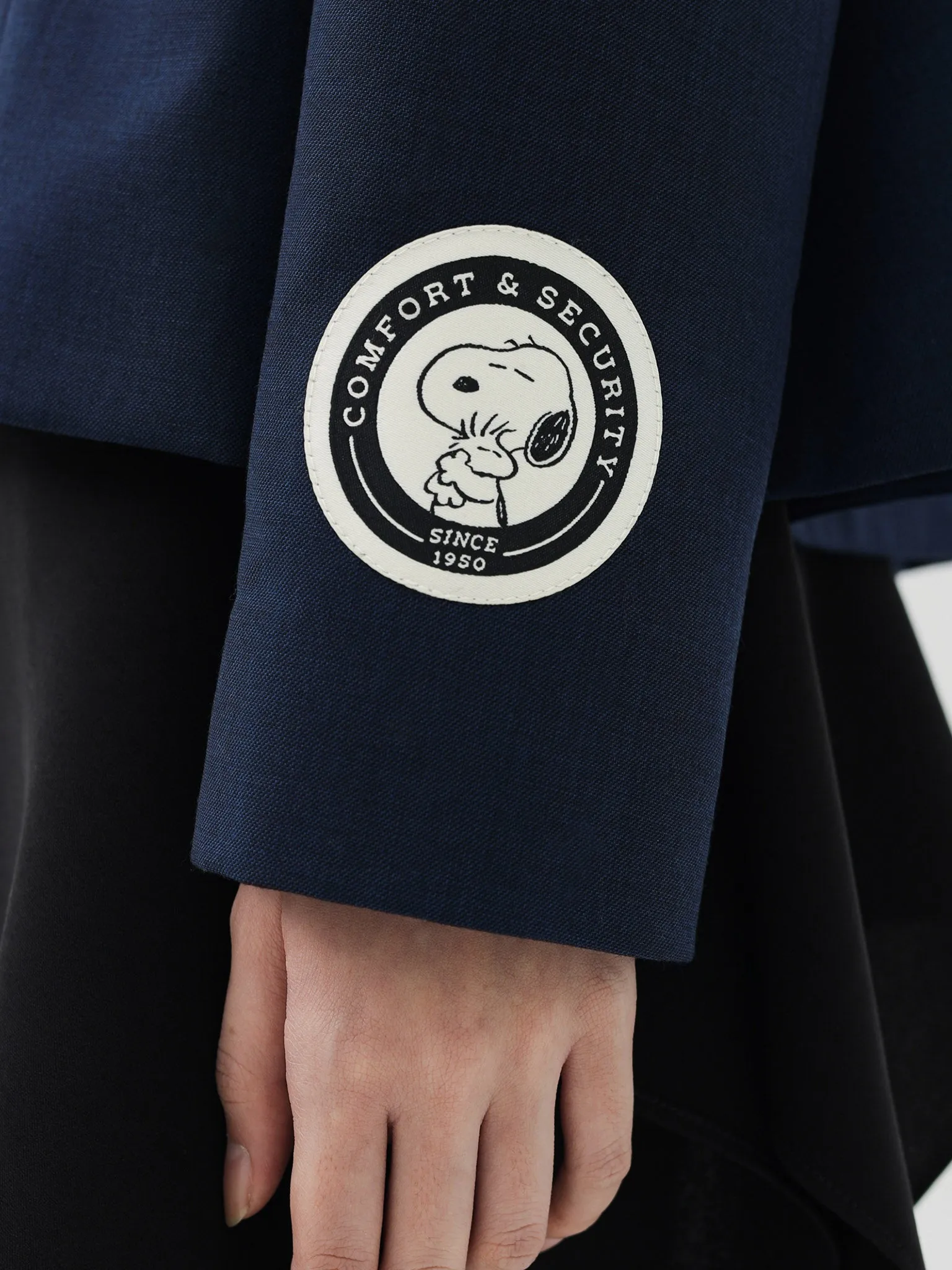 BLZR.ID X PEANUTS SNOOPY HUG COAT sold by BLZR.ID product image thumbnail 2