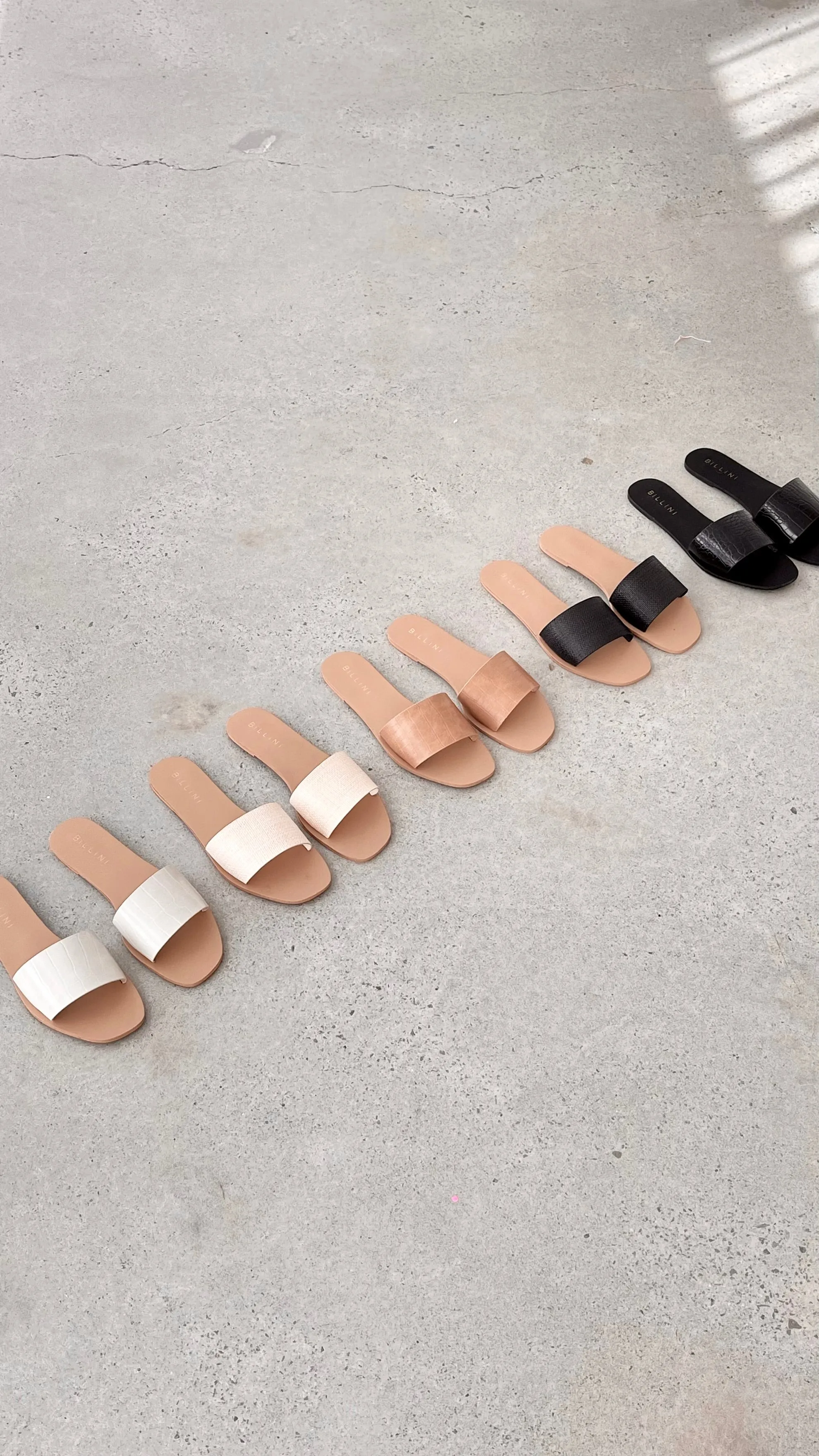 Henrik Slide - Onyx Raffia sold by Billy J product image thumbnail 4