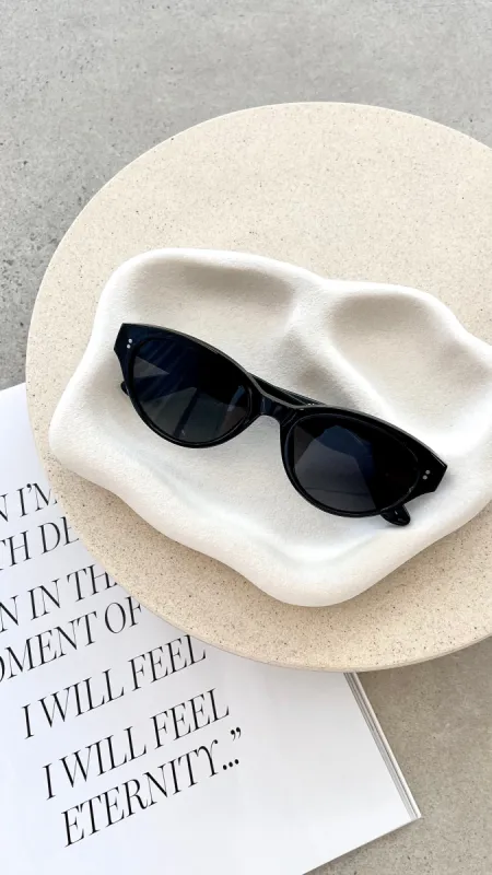 Quincia Sunglasses - Black sold by Billy J