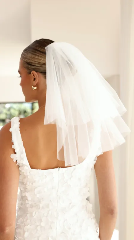 Shes In Love Veil - White sold by Billy J
