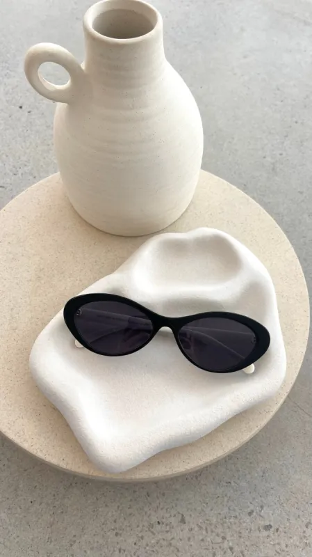 The Ferragni Sunglasses - Black / Ivory Jet sold by Billy J