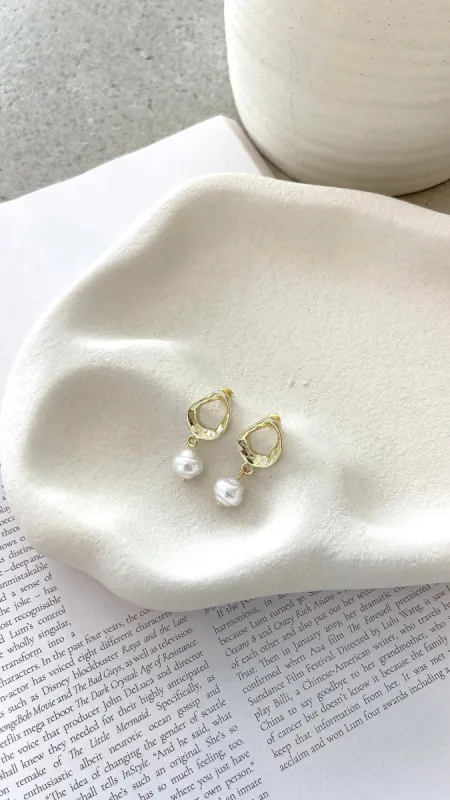 Wakanda Earrings - Gold sold by Billy J