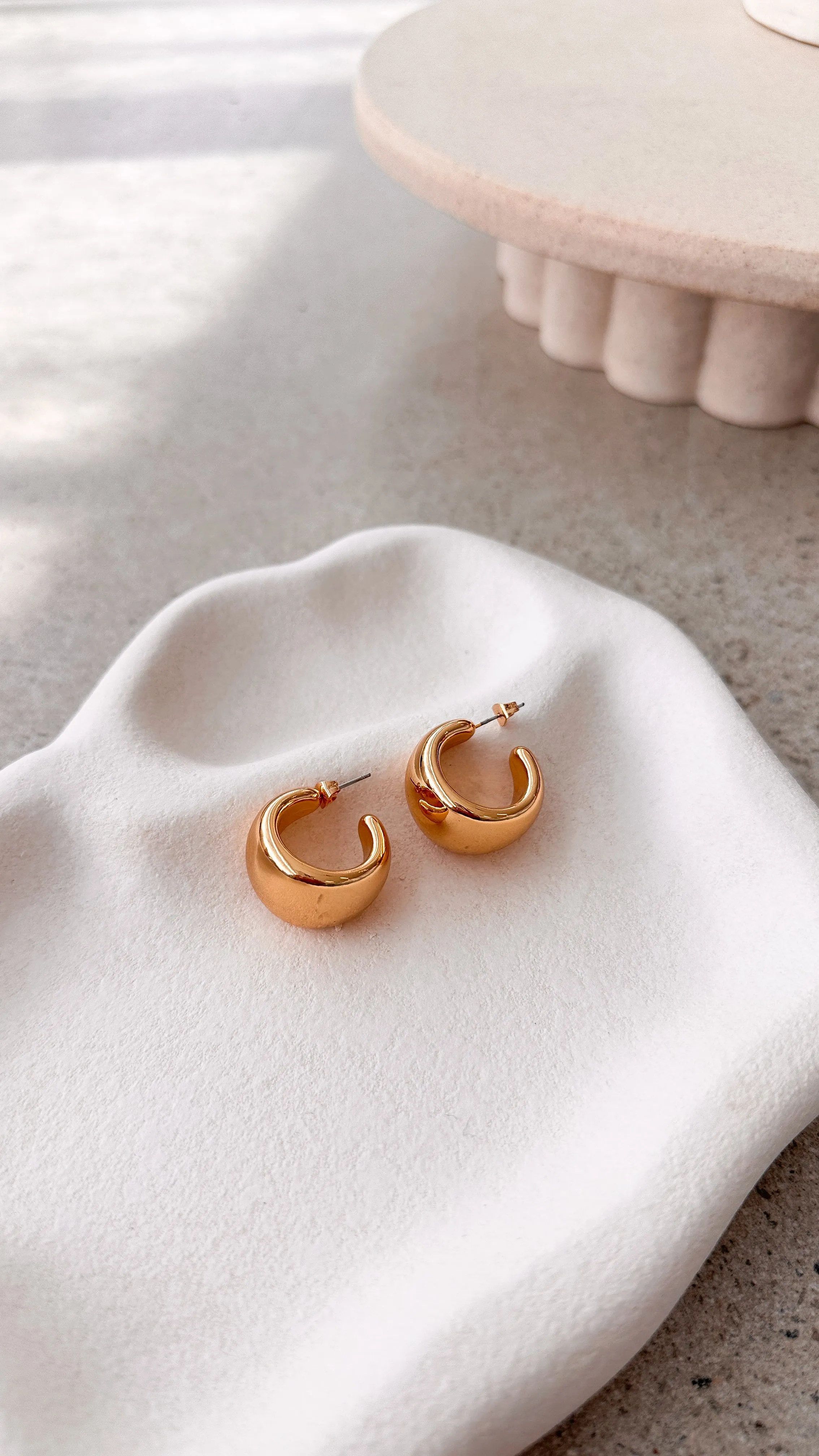 Dome Huggie - Gold sold by Billy J