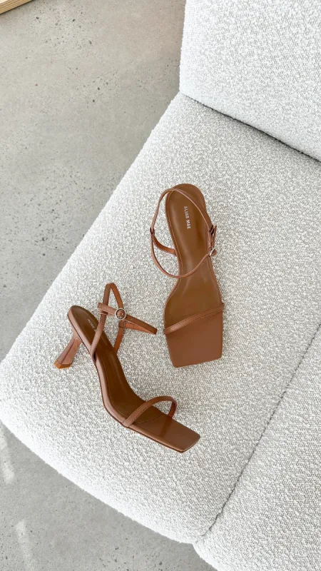 Scarlet Heel - Pecan Leather sold by Billy J