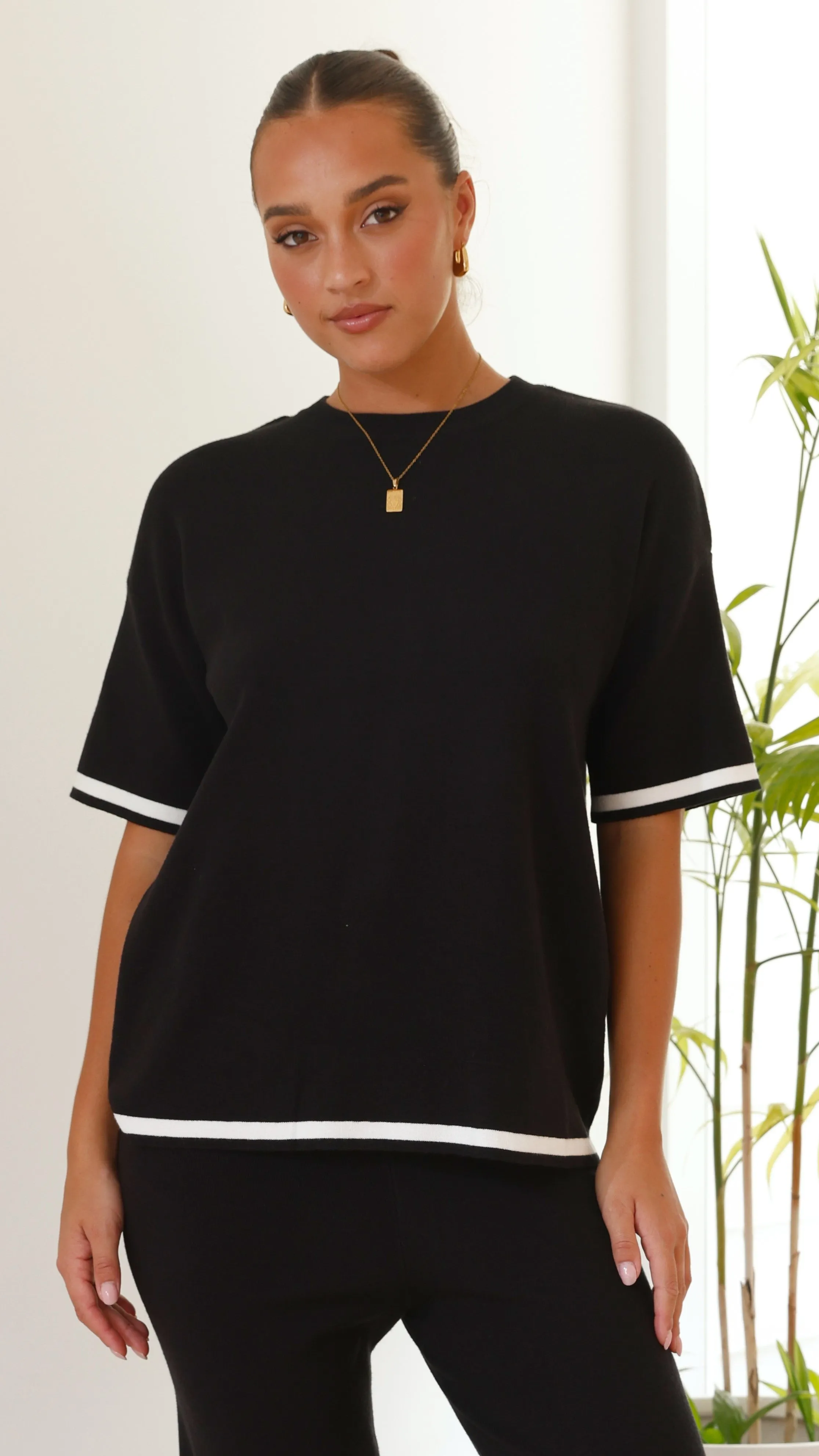 Kaeli Top - Black / White sold by Billy J