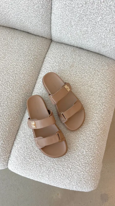 Amylee Slide - Light Cashew sold by Billy J