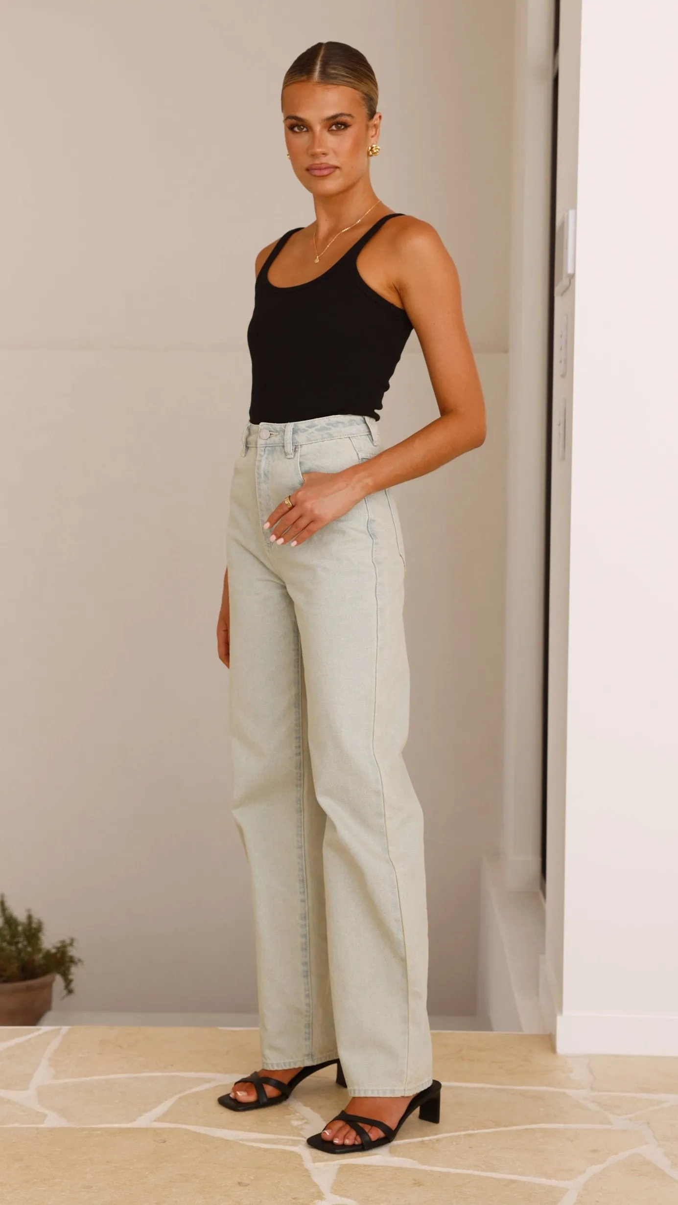 Abrand Carrie Jean - Simona sold by Billy J product image thumbnail 2