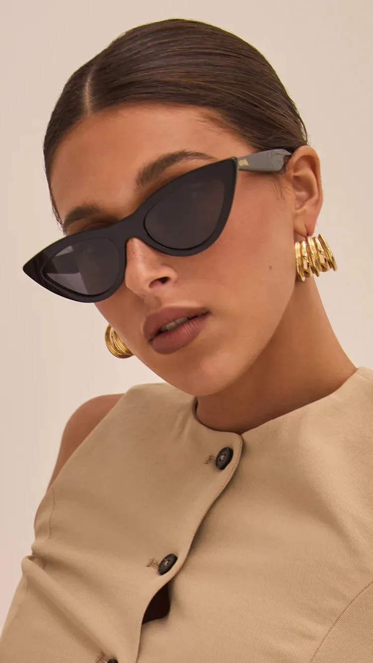 The Linda sunglasses - Black sold by Billy J