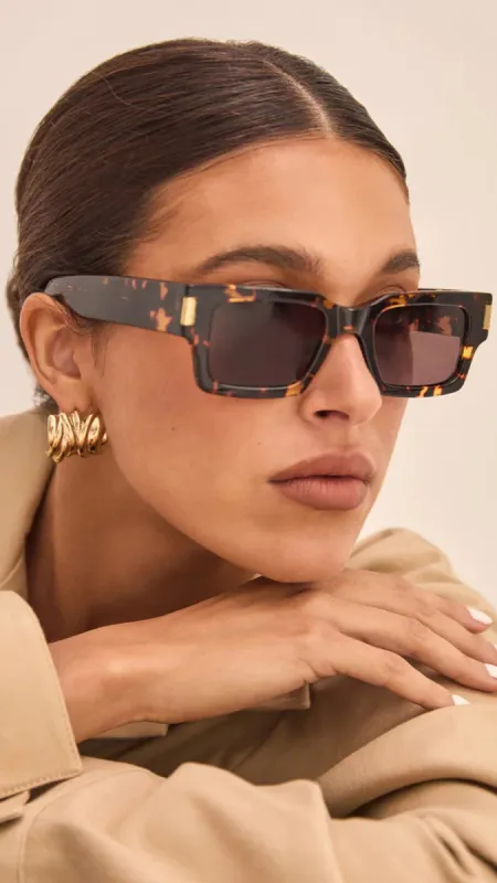 The Sara Sunglasses - Amber Tort / Auburn sold by Billy J