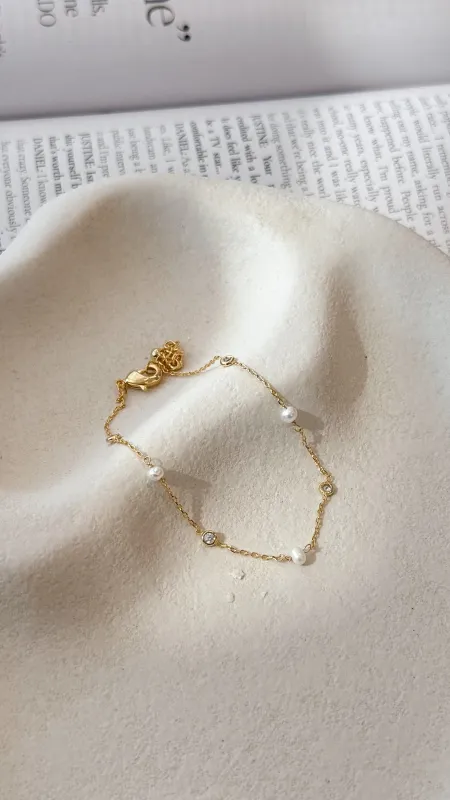 Nina Bracelet - Gold / Pearl sold by Billy J