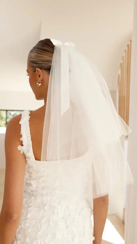 Love Is In The Air Veil - White sold by Billy J