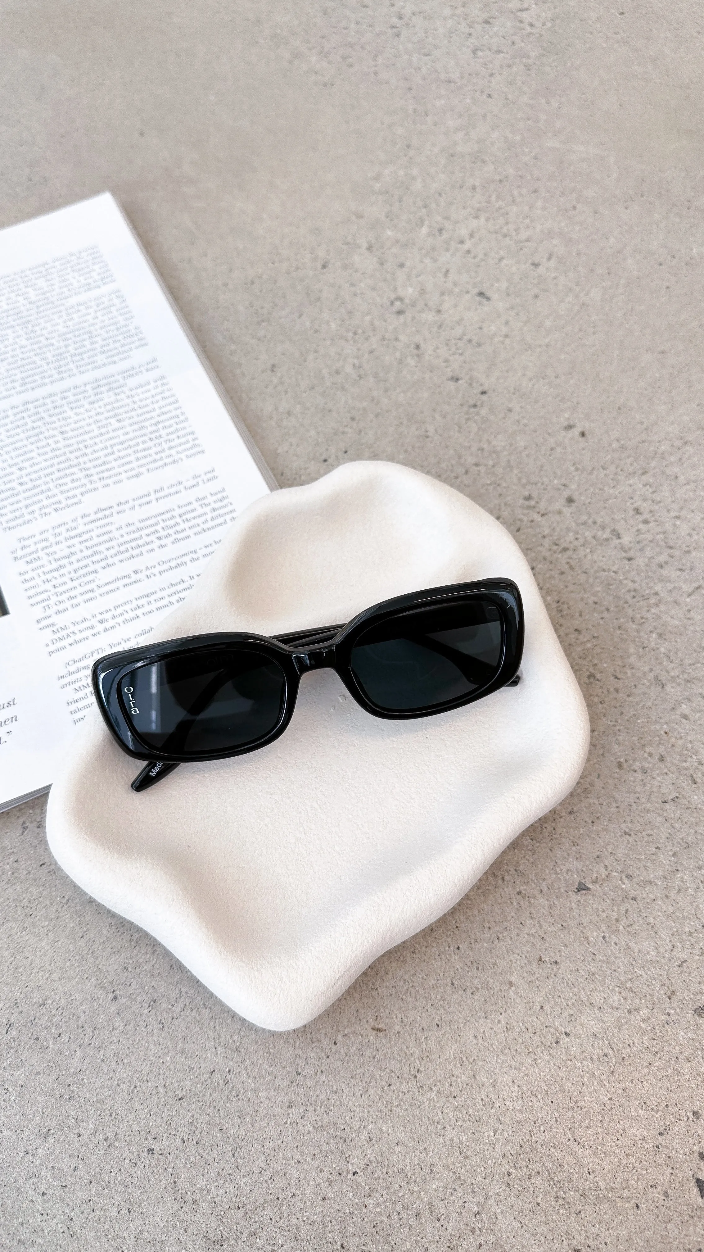 Daisy Sunglasses - Black/Smoke sold by Billy J