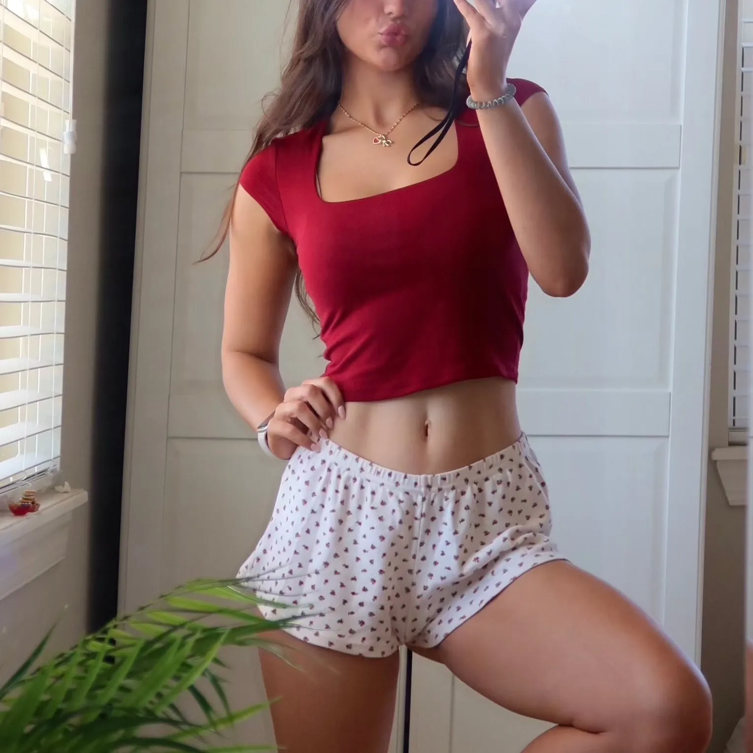 Heart & Hug Necklace sold by Evry Jewels product image thumbnail 4