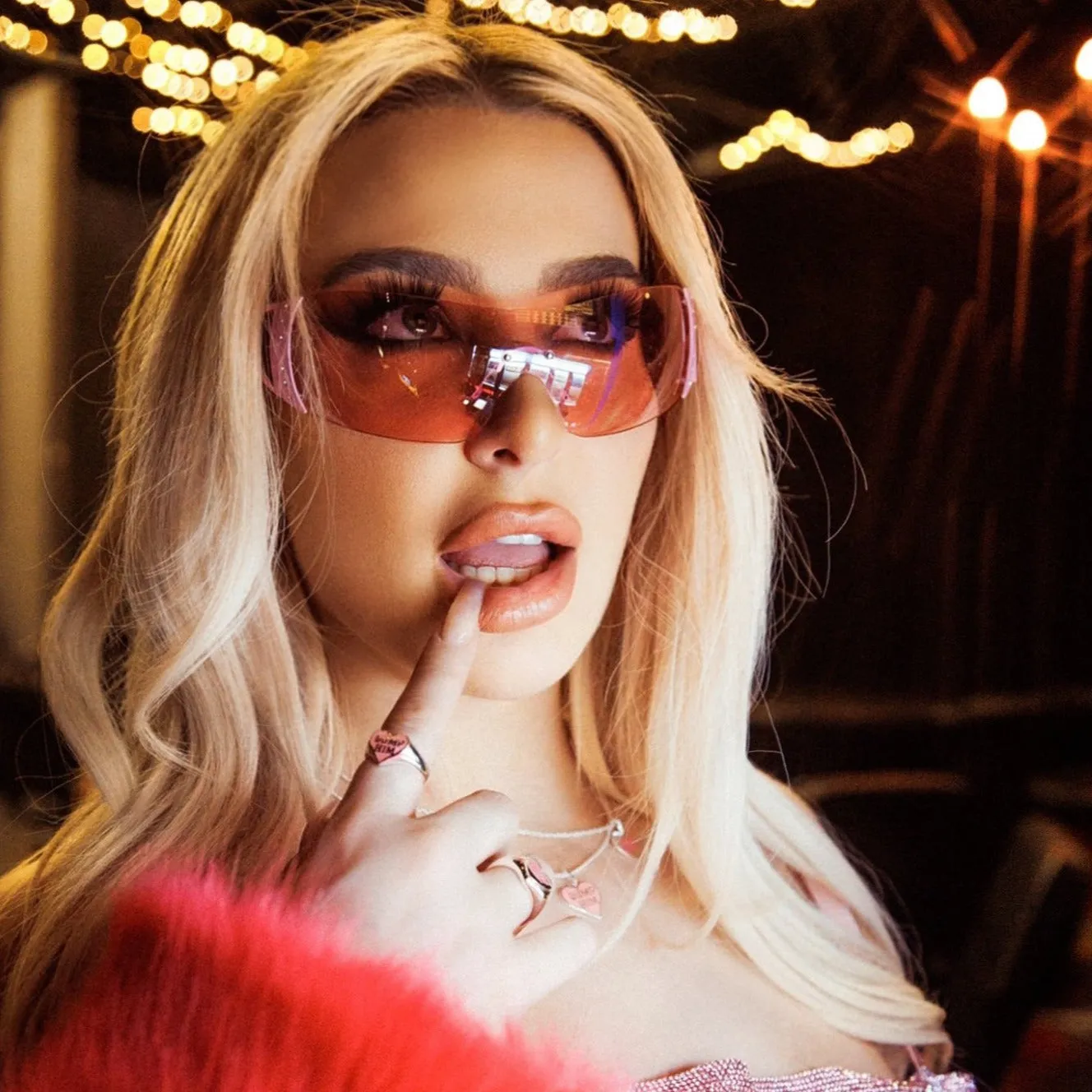 Move On Necklace (Tana Mongeau) sold by Evry Jewels product image thumbnail 4