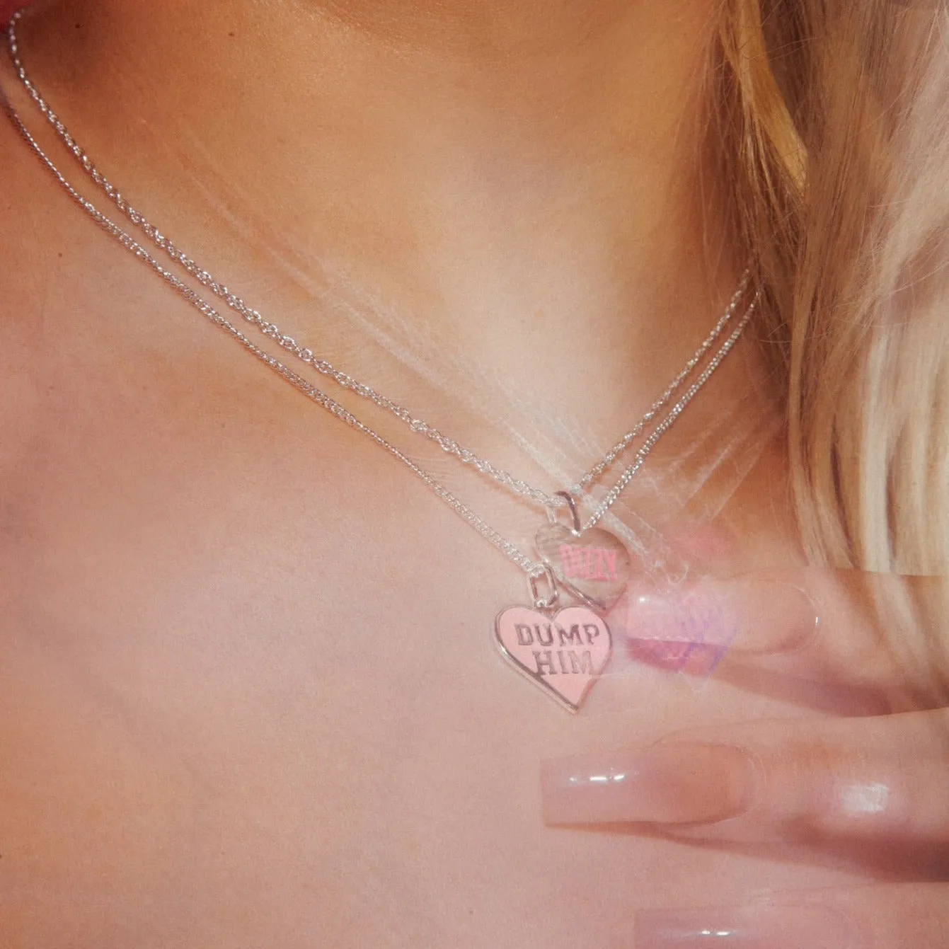 Move On Necklace (Tana Mongeau) sold by Evry Jewels product image thumbnail 3