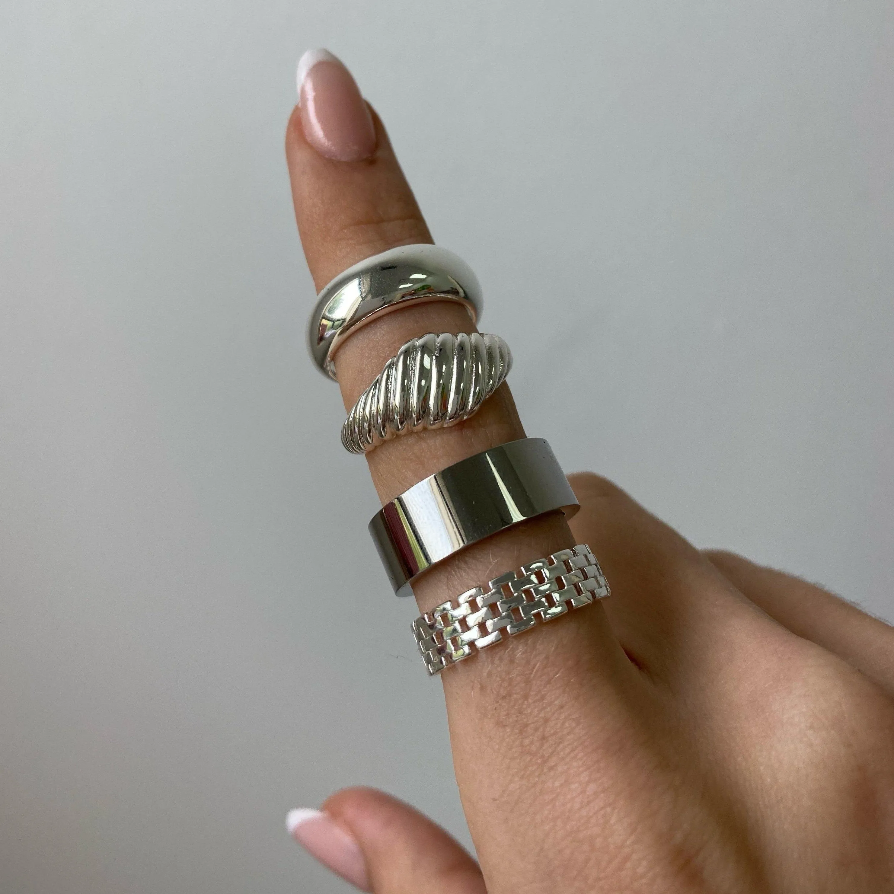 Essential Ring sold by Evry Jewels product image thumbnail 4