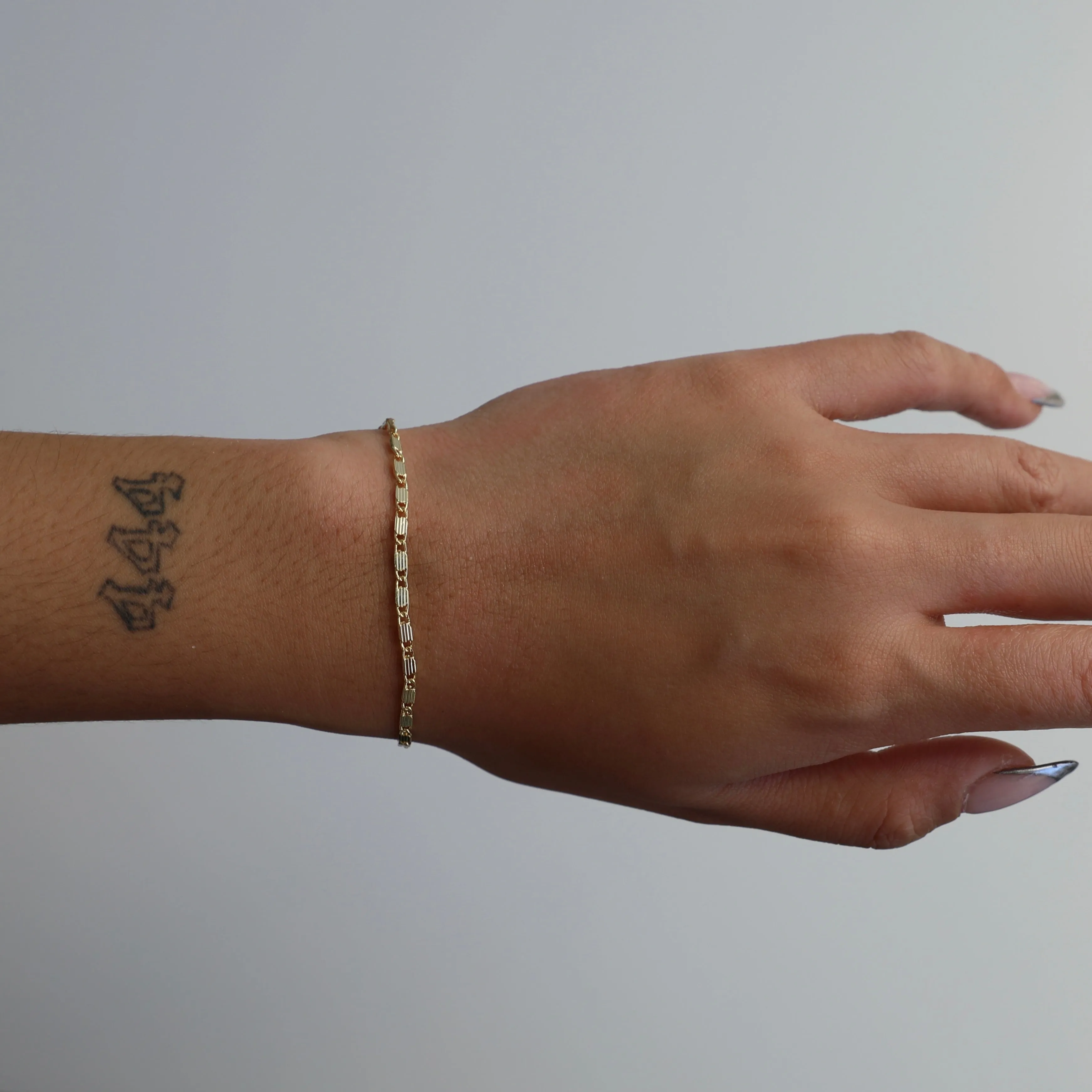 Tennis Club Bracelet sold by Evry Jewels product image thumbnail 4