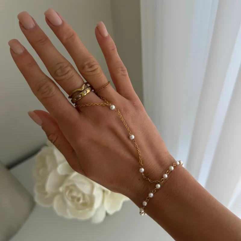 Daphne Hand Chain made by Evry Jewels